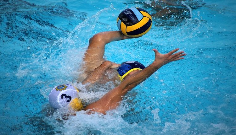 Νίκες για τα φαβορί