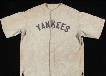 Το τεράστιο ποσό για τη μπλούζα του Babe Ruth, που ξεπέρασε κάθε πώληση σε δημοπρασία