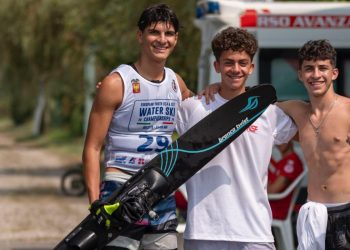 17ος στους Πανευρωπαϊκούς Αγώνες Θαλάσσιου Σκι ο Κωνσταντίνου – Ωραίες εμφανίσεις από Αθηνάκη, Ττόφα