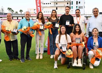 H Kαρμιώτισσα τίμησε όσους βρέθηκαν στο Παρίσι