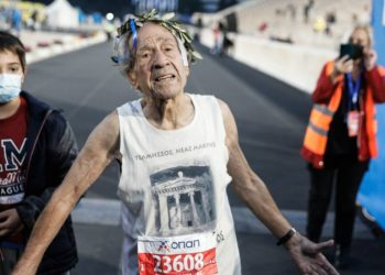 To μήνυμα του 93χρονου μαραθωνοδρόμου Στέλιου Πρασσά ενόψει του Radisson Blu Διεθνούς Μαραθωνίου Λάρνακας