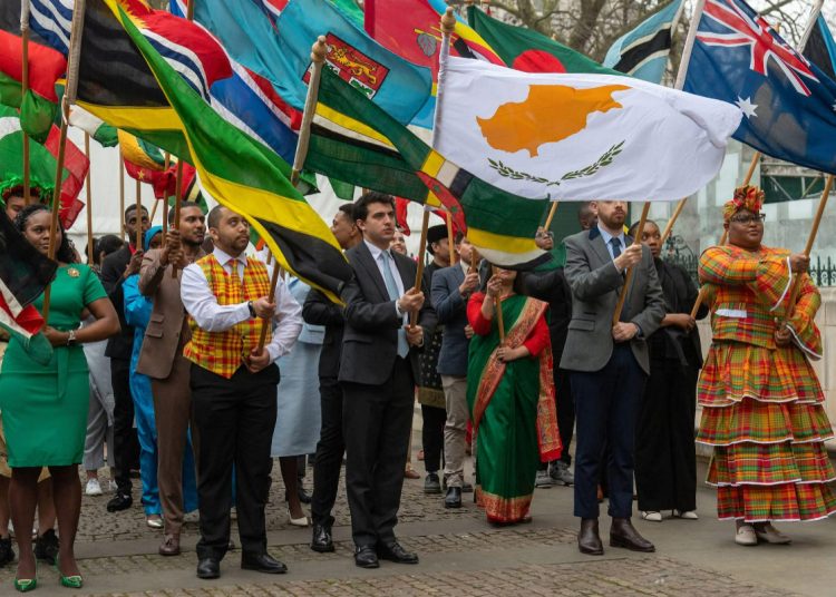 Ο ξιφομάχος Αλέξανδρος Τοφαλίδης σημαιοφόρος της Κύπρου στους εορτασμούς για την «Ημέρα της Κοινοπολιτείας» στο Λονδίνο