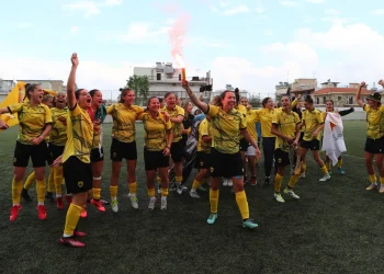 Με την κυπριακή σημαία στην ιστορική στιγμή της ΑΕΚ Αθηνών