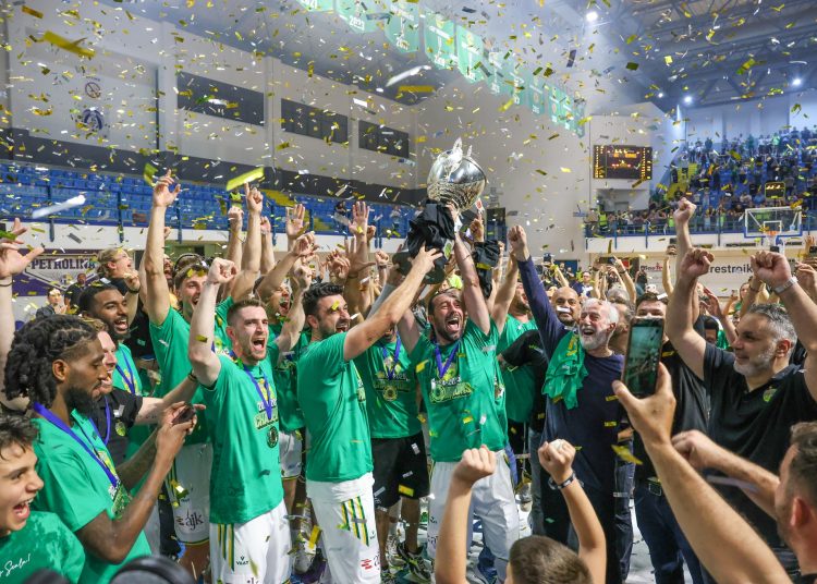 Πρωταθλήτρια η Πετρολίνα ΑΕΚ, «σκούπισε» 3-0 τη σειρά με τον Κεραυνό