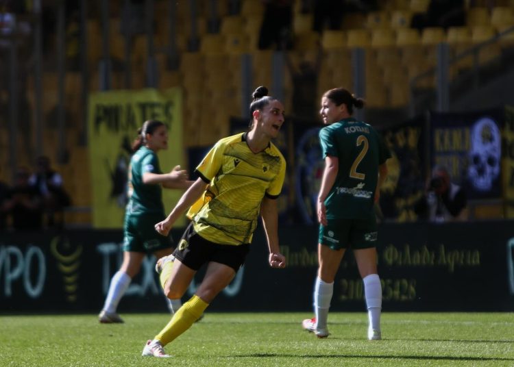 Αποθέωση για την Άντρη Βιολάρη, σκόραρε μπροστά σε 15.000 κόσμο