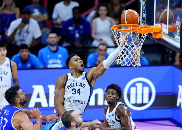 ΕΥΡΩΜΠΑΣΚΕΤ: Mε ηγέτη τον Γιάννη η Ελλάδα έκανε ποδαρικό με νίκη επί της Ιταλίας