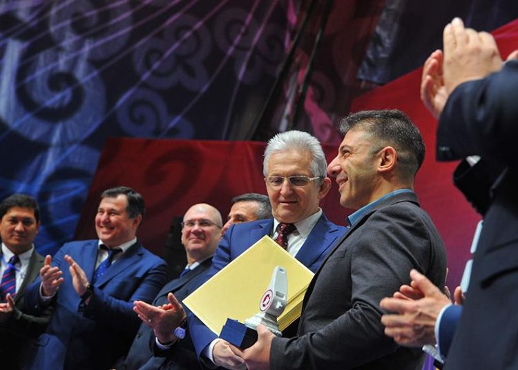 Διαιτητής της Χρονιάς από την Παγκόσμια Ομοσπονδία αναδείχτηκε ο Κύπριος Χριστίνος Σταυρίδης