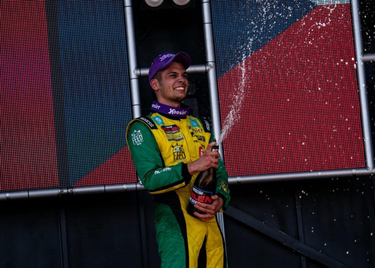 Mε… οδηγό τον Βλαδίμηρο Τζιωρτζή ο ποδοσφαιρικός Άρης!