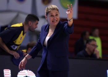 ΚΑΛΙΑ ΠΑΠΑΔΟΠΟΥΛΟΥ: Η πρώτη γυναίκα στην Ευρώπη που κερδίζει τίτλο με ανδρική ομάδα!