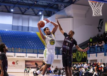 Η Πετρολίνα ΑΕΚ κέρδισε πανεύκολα τον Κεραυνό κι αγκάλιασε το προβάδισμα μέχρι τα τελικά